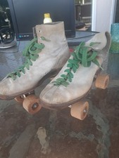 VINTAGE CHICAGO ROLLER SKATES.SIZE 6.WOODEN WHEELS