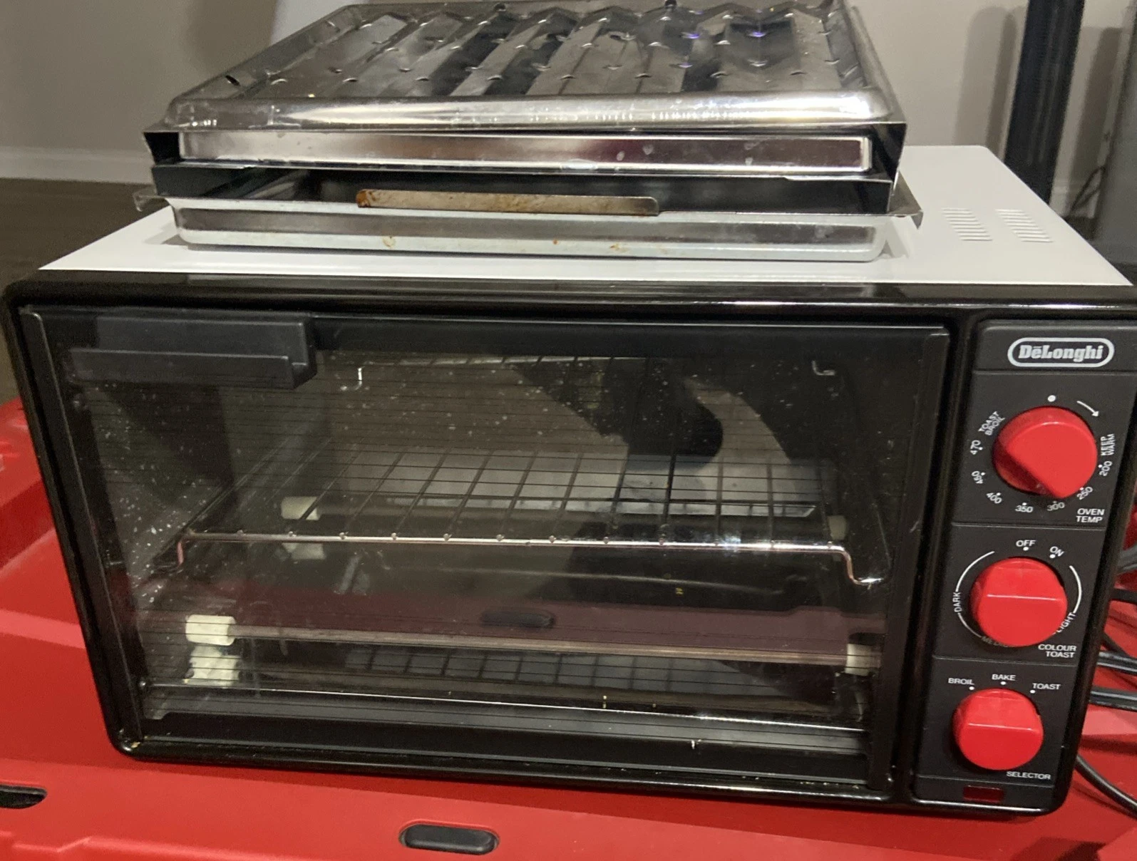 Delonghi Oven Bake Broil & Toast White/Black Red Made in Italy
Opens in a new window or tab