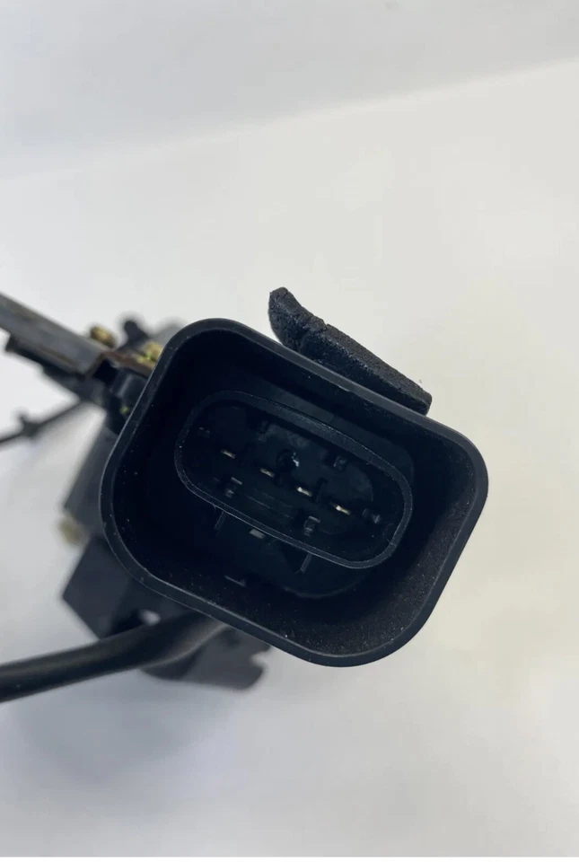 Actuador de cierre de puerta lateral derecho para pasajero delantero Toyota Corolla 1998-2002 OEM Foto 3 de 4