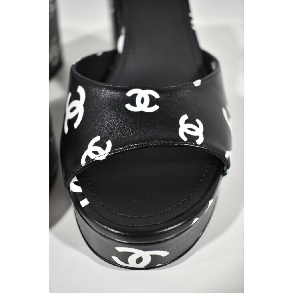 Chanel 22S Black White Lambskin CC Logo Platform Strap Block Chanel 22S Black White Lambskin CC Logo Platform Strap Block