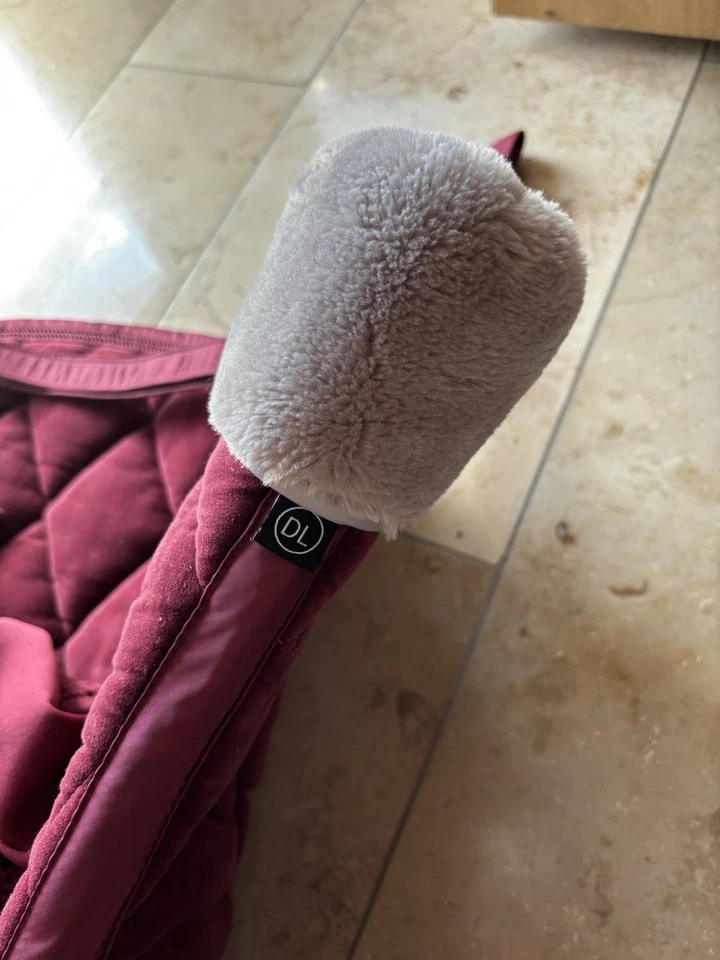 Eskadron Red Velvet Schabracke DL Dressur Gamaschen M Samt Dunkelrot - Bild 4 von 4