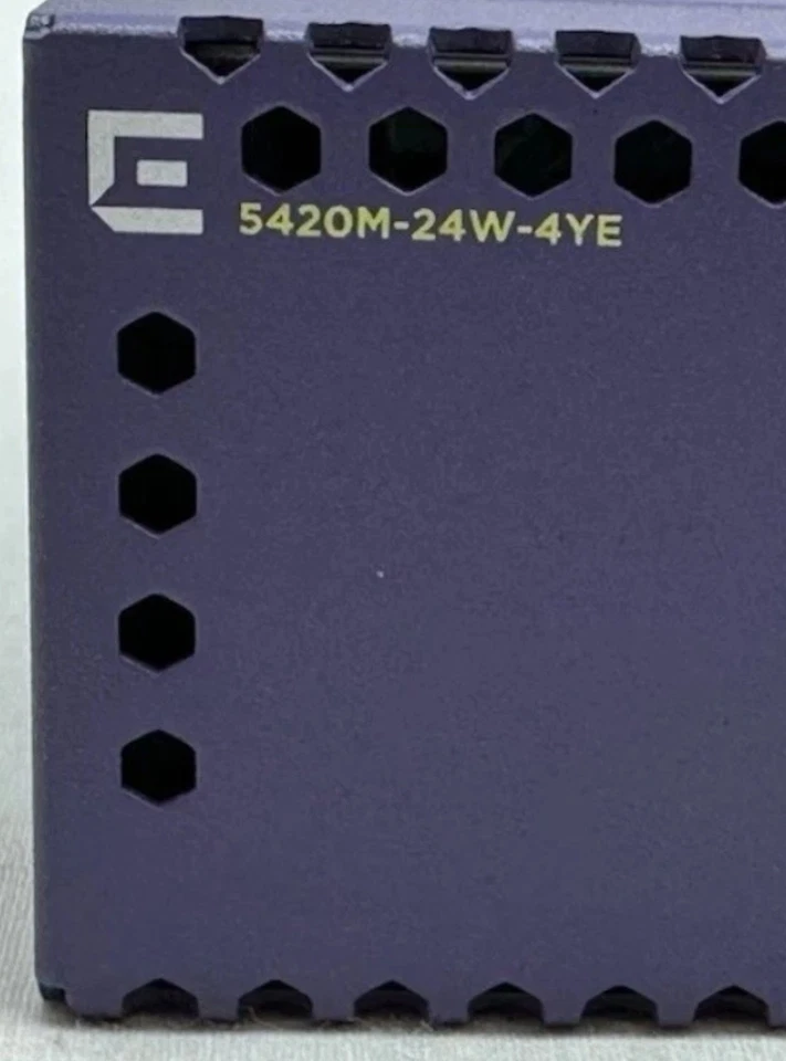 Conmutador PoE de 24 puertos Extreme Networks ExtremeSwitching serie 5420 - 5420M-24W-4YE Foto 4 de 4