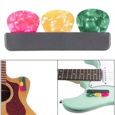 Portable Guitar Pick Display Case with 3 Guitar Picks Guitar Plectrums Organizer