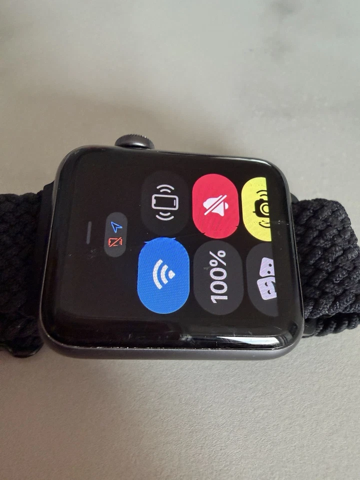 Apple Watch Series 3 42mm - Image 2 of 4