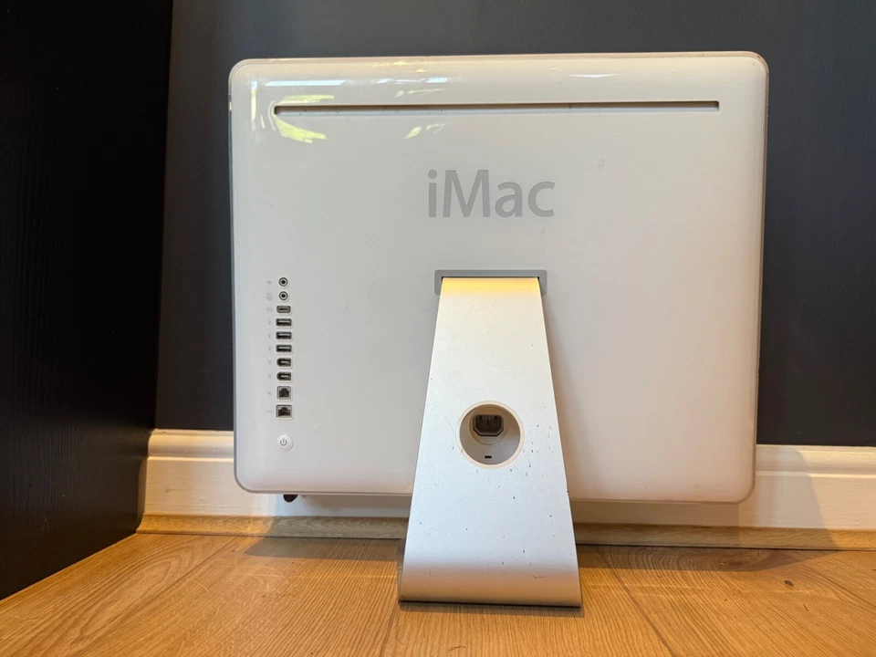 Apple iMac 20" 2005 - A1076 – 2.0GHz – No RAM,HDD,CDD – Water Damaged, Spares - Image 2 of 4