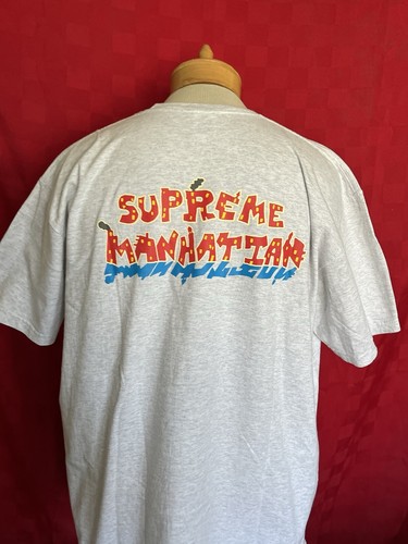 Camisa Oficial Supreme Brand Manhattan City Street Scene Art Talla XL Novios Rojos - Imagen 10 de 15