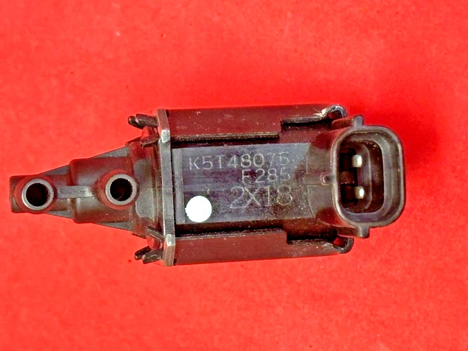 Solenoide de control de válvula de recirculación de gases de escape K5T48075 para Mazda Foto 3 de 4