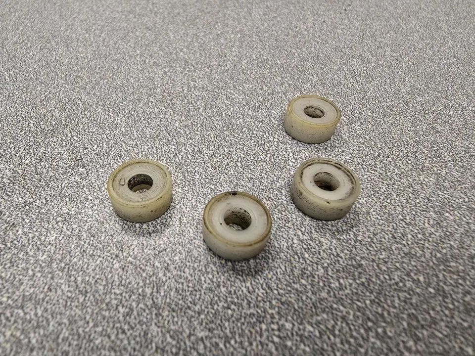 BONITO 4 PIEZAS ORIGINAL PORSCHE 914 914-6 MARCO DE VENTANA CARRIL GUÍA RODILLOS DE NYLON Foto 2 de 4