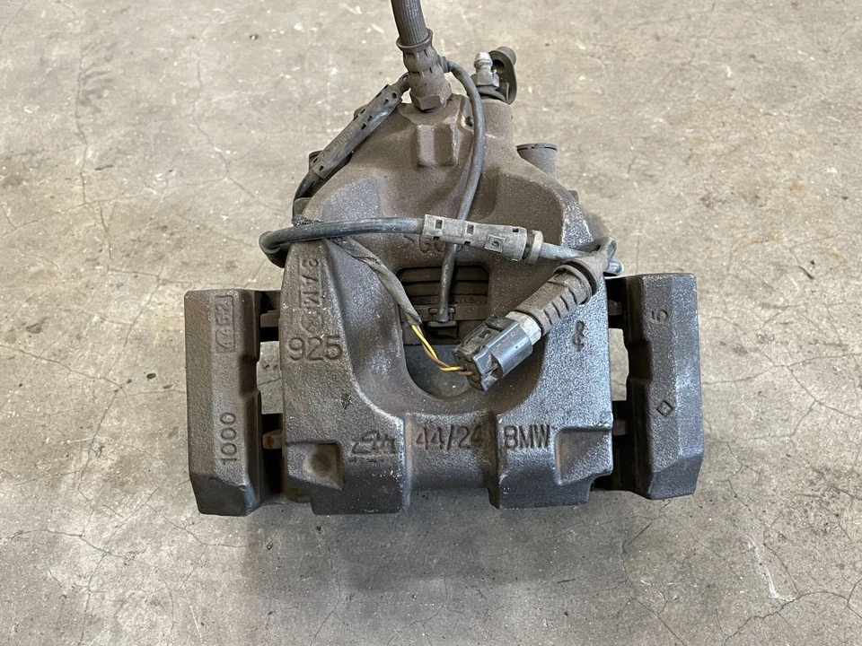 Pinza de freno trasera derecha pasajero BMW Alpina B7 F01 F02 1457 OEM Foto 2 de 4