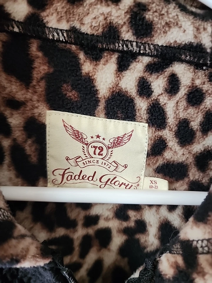 Sudadera con capucha Faded Glory para mujer talla XS (0-2) negra polar cremallera completa estampado animal guepardo Foto 2 de 3
