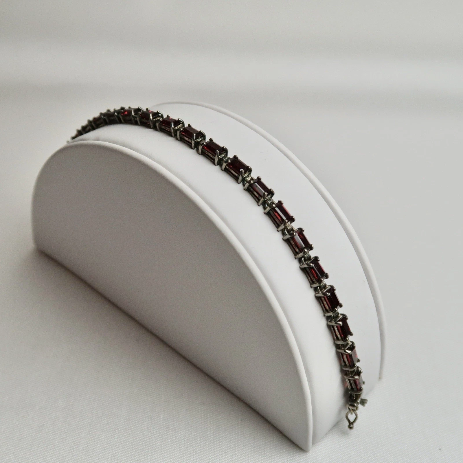 925 Sterling Silver Garnet Elegant Tennis Vintage Bracelet Jewelry Br102
