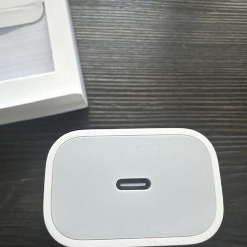 Genuine Apple USB-C 20W Power Adapter - Open Box MHJA3AM/A - Photo 6 sur 8