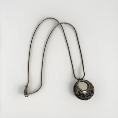 925 sterling silver floral design open donut pendant and chain necklace - Image 1 of 4
