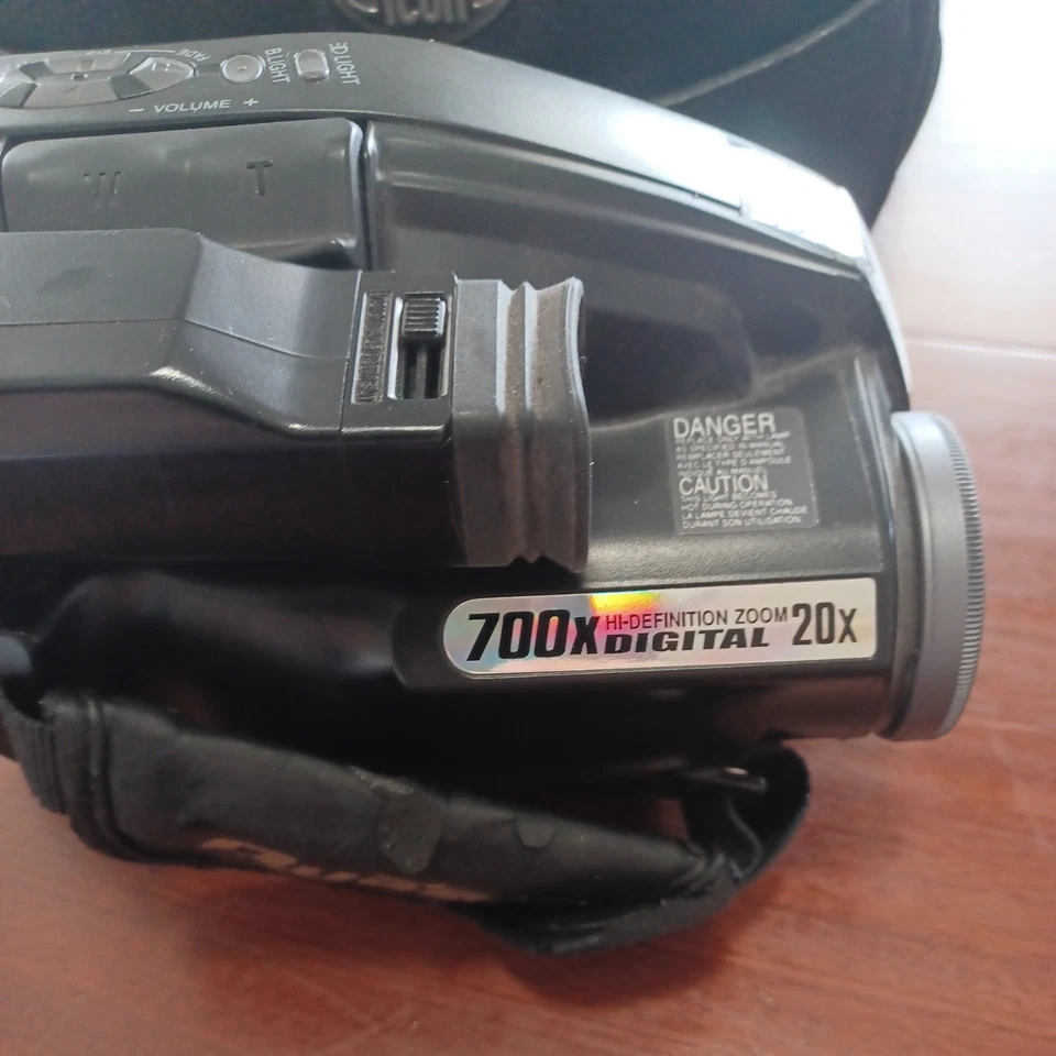 Quasar 700x PalmcorderHi Def 20x Zoom VM L152 w battery no charger - Image 2 of 4