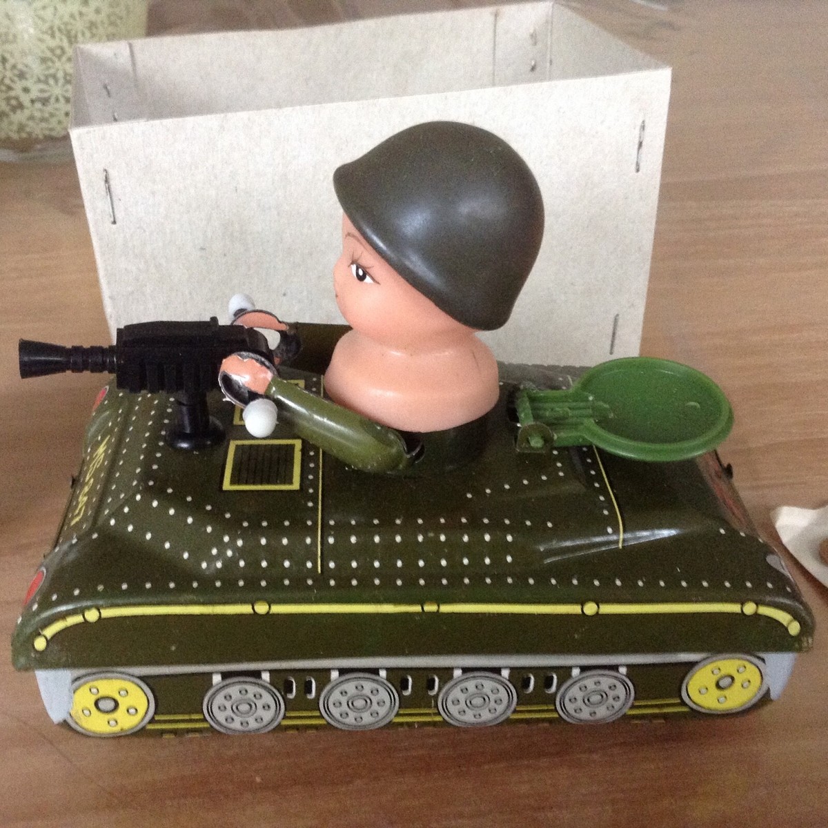 RARE VINTAGE TIN TOY MS847 MS-847 TIN FRICTION LIGHT TANK