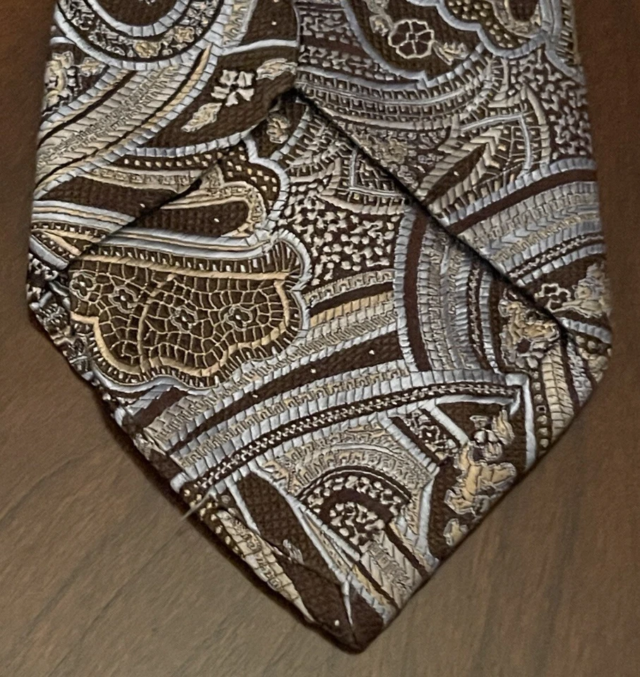 Corbata de cuello Tasso Ella marrón hecha a mano 100 % seda para hombre hecha en China Foto 2 de 4