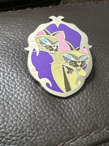 Disney Crooked Comrades Reveal Conceal Lady & the Tramp Si & Am  Pin - Picture 1 of 2