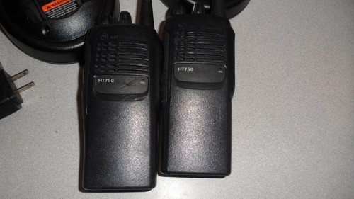 2 X MOTOROLA HT750 UHF 450-512 MHz 4w 4CH radiotelefony dwukierunkowe AAH25SDC9AA2AN z batt - Zdjęcie 2 z 6