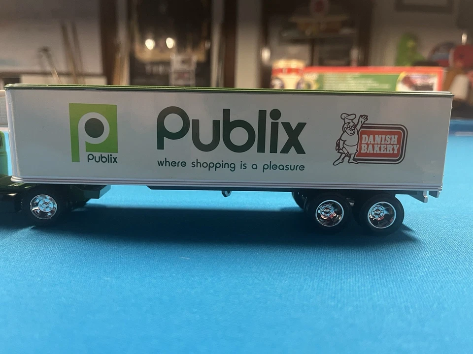 1989 Vintage Ertl ( Publix ) Toy Semi-tractor Trailer Truck 1/64 Scale - Image 3 of 4