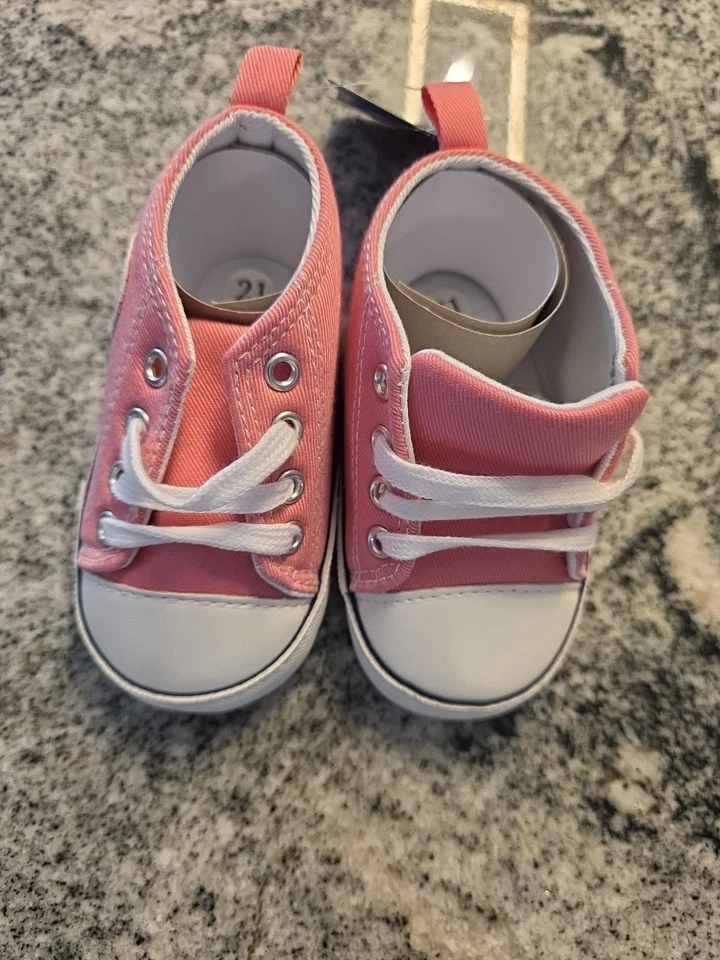 Nuevo con etiquetas Zapato para cuna Converse bebé niña talla 2 rosa parte inferior suave con cordones Foto 4 de 4