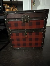 Plaid Chest/Trunk Good Condition Perfect For Fall