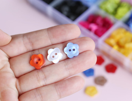 525Pcs 1/2 Inch (12.5Mm) 11 Colors Flower Shape Resin Buttons for Sewing Blouse - Picture 3 of 9