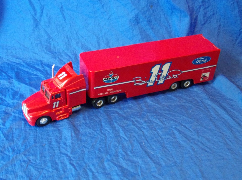 Racing Champions BILL ELLIOTT Diecast Race Car Hauler 11 Junior