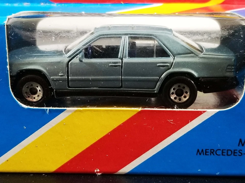 Matchbox Mercedes-Benz 300E / 1987 / No Emblem / Rare Unpunched Blue Box - Image 2 of 4