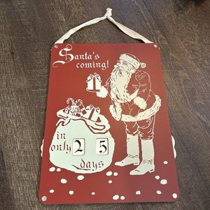 Retro Vintage Style Santa Wheel Wall Hanging Countdown Santa’s Coming Christmas