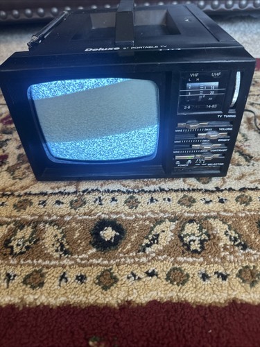 Deluxe Portable 5” TV - Powers On - Picture 18 of 19