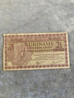 SURINAME 2 1/2 Gulden Banknote DK068331 (209)