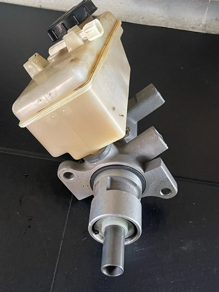 Lincoln LS 2003 V8 cilindro maestro de ruptura Foto 3 de 4