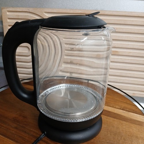Chefman Cordless Glass 1.7L Electric Kettle 1100 Watt - Picture 5 of 6