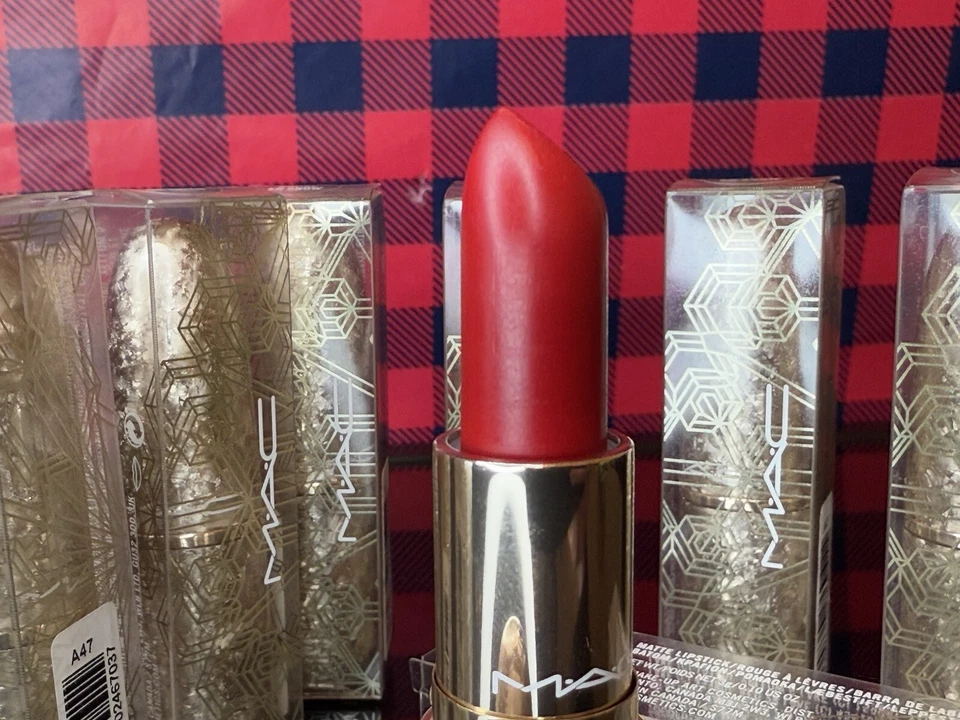 A47 Rouge en Snow MAC LIPSTICK Brand New 100% Authentic S77ME9 - Image 2 of 4