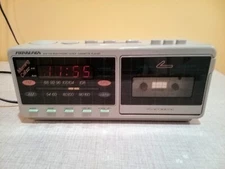 Vintage Soundesign AM/FM Cassette Player Digital Clock Radio Model 3826SGY