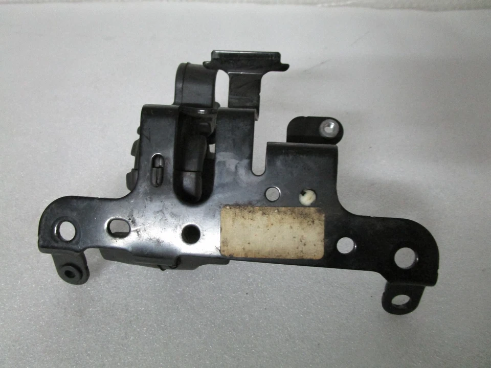 Soporte de bomba de refrigerante Tri-Glide CVO 14-16 Harley Davidson Touring Ultra Limited Foto 3 de 4