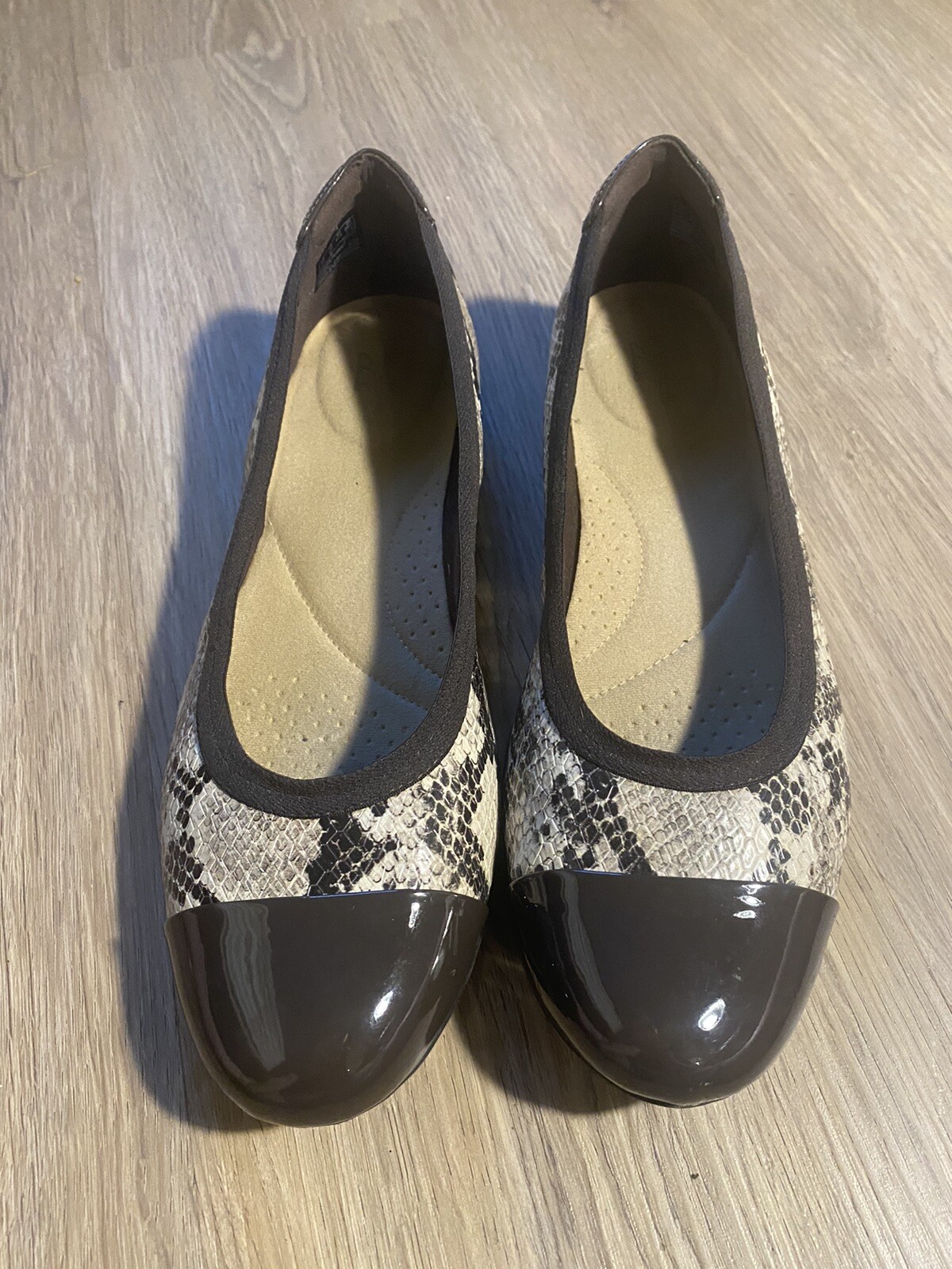 Clarks Collection Ultimate Comfort womens flat shoes … Gem