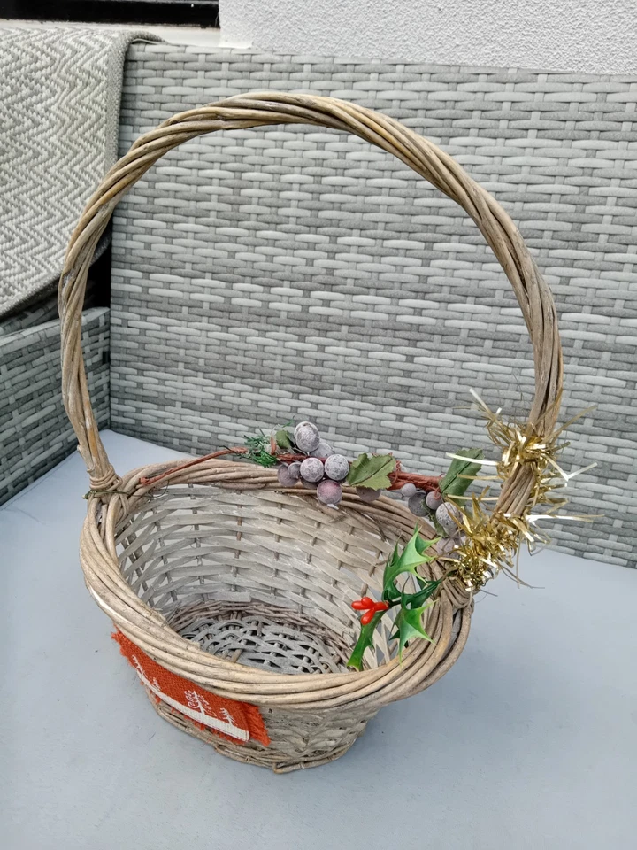 Wicker Oval Basket Planter/Gift Hamper with Hoop Handle Christmas Theme - Image 4 of 4