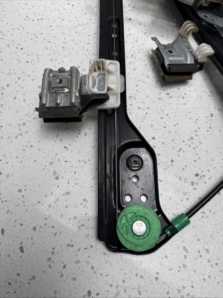 2006 Chrysler 300 Front Left Driver Door Window Regulator OEM - Изображение 4 из 4