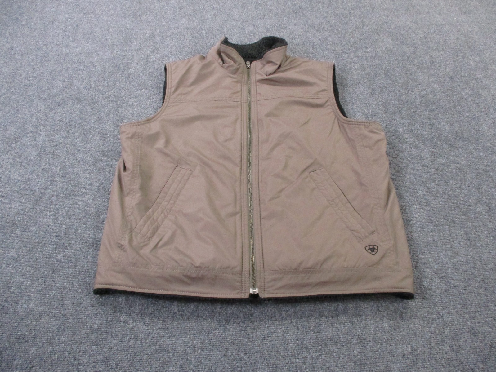 Ariat Vest Jacket Mens L Brown Sherpa Fleece Lined Softshell Sweater Logo