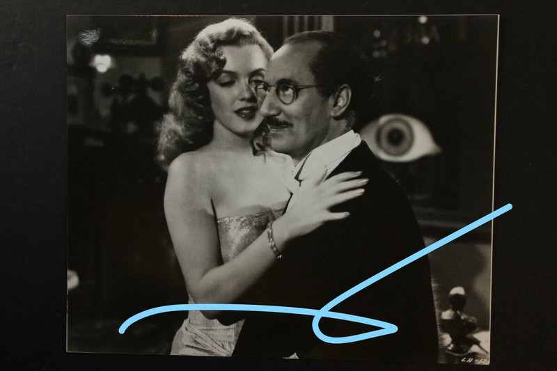 SUPER RARE!! 8x10 VINTAGE MARILYN MONROE MARX BROTHERS "LOVE HAPPY" PUBLICITY!!