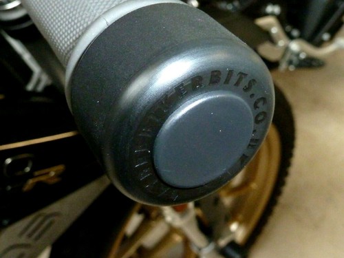 HONDA GROM 125 2017-2021 BAR EXTREMO DESLIZADORES HONGOS PIUCHES PERILLAS ALMOHADILLAS NEGRO - Imagen 2 de 12