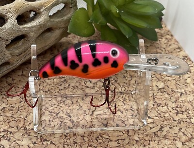 Bandit 300 Series 2'' 3/8 oz Fishing Lure Depth 8' - 12' Aftershock Hot Pink Ora