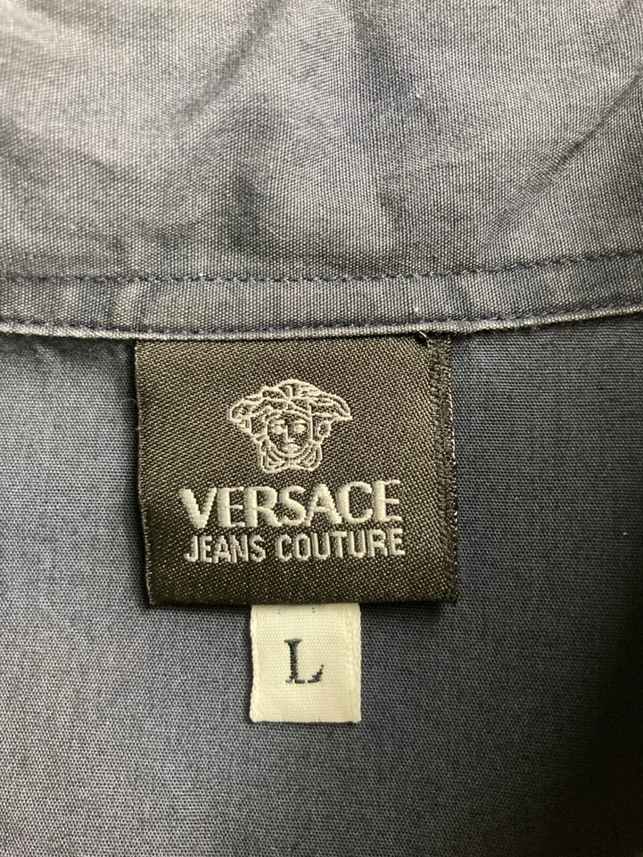 CAMISA JEANS MASCULINA VERSACE J COUTURE VINTAGE 98 COM EMBLEMA LOGOTIPO MEDUSA BOTÃO DUPLO - Imagem 2 de 4