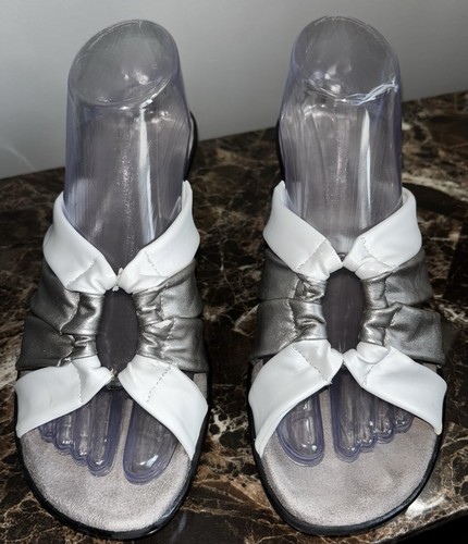 Woman’s White And Silver Slide Sandals By Aerosoles Size 9 Comfortable Nice!