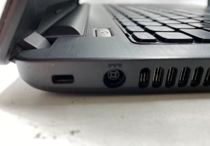 PARA REPUESTOS Dell Latitude 3440 14" Intel Core i3-4030U @1.90GHz 4GB RAM 128GB SSD Foto 4 de 4