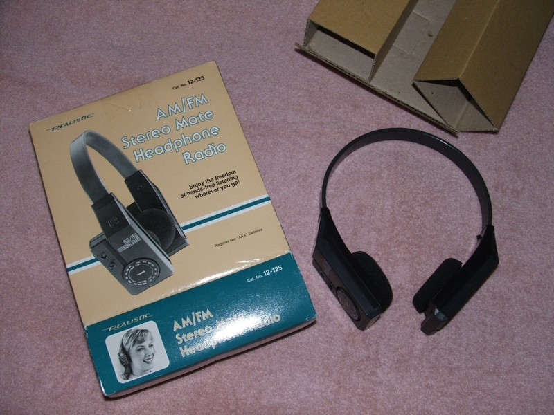 REALISTIC Stereo Mate AM/FM Radio Headphones #12-125 with original box
