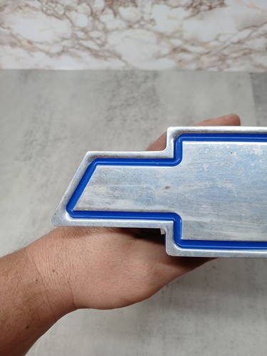 Vintage Chevy Bowtie Shaped Hitch Cover (Blue & Chrome) - Picture 9 of 11