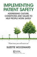 Suzette Woodward | Implementing Patient Safety | Taschenbuch | Englisch (2019)