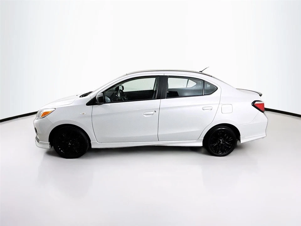 Mitsubishi Mirage 2024 edición negra Foto 4 de 4